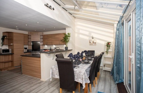 Gravesend Casa | Cosy entire home|Free Parking|Contractors