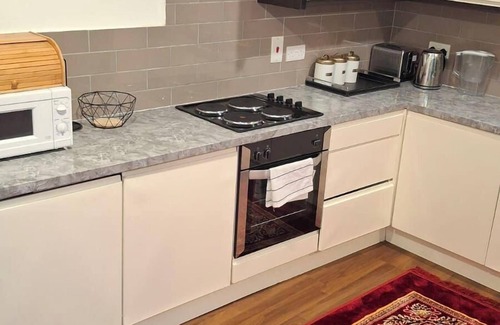 Lower Edmonton Casa | Cosy Entire House Open Kitchen 2 Bedroom for 5