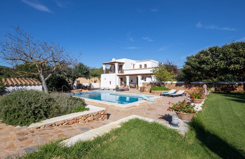 Sant Carles de Peralta Villa | Acogedora finca con piscina, pista de pádel y campo de fútbol - Can Gat Ibiza