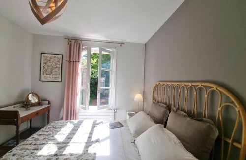 Saint-Galmier Casa | Cosy gîte avec terrasse et jardin à Saint-Galmier - FR-1-496-293