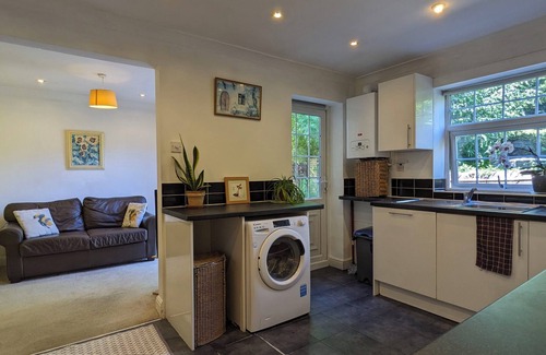 Pinner South Casa | Cosy Garden Flat near Pinner Station Free Parking