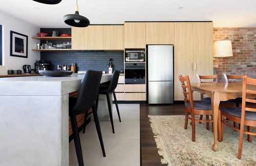 Launceston CBD Casa | Cosy Getaway with outdoor spaces