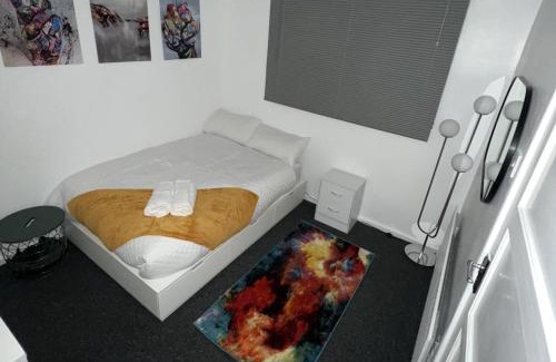 Kidbrooke with Hornfair Casa | Cosy Hideaway Sleeps 4 w Free Parking