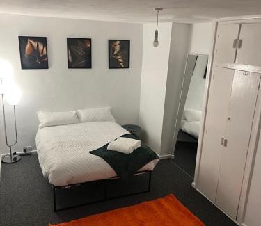 Kidbrooke with Hornfair Casa | Cosy Hideaway Sleeps 4 w Free Parking