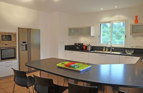 Saint-Ambroix Villa | Acogedora casa de vacaciones con vistas y piscina