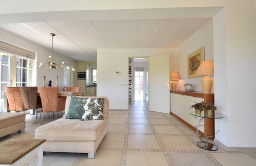 Oude-Tonge Casa | Cosy holiday home with large garden