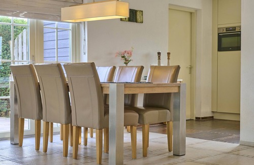 Oude-Tonge Casa | Cosy holiday home with large garden