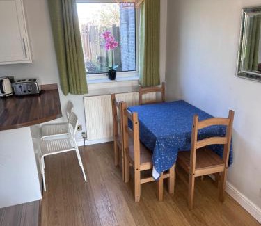 Pitcorthie Casa | Cosy Home with Free Parking Near Edinburgh St Andrews M90 & Amazon
