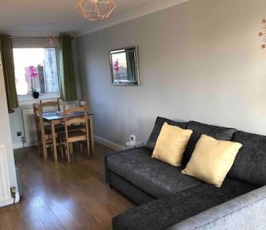 Pitcorthie Casa | Cosy Home with Free Parking Near Edinburgh St Andrews M90 & Amazon