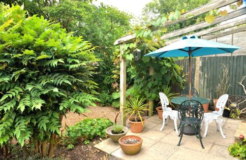 Alresford Casa | Cosy house, a train spotter's delight!