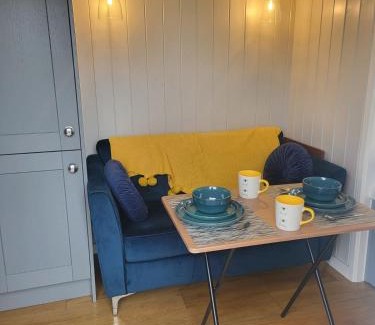 Tenbury Wells Casa | Cosy Hut Immersed in Nature with Private Hot Tub
