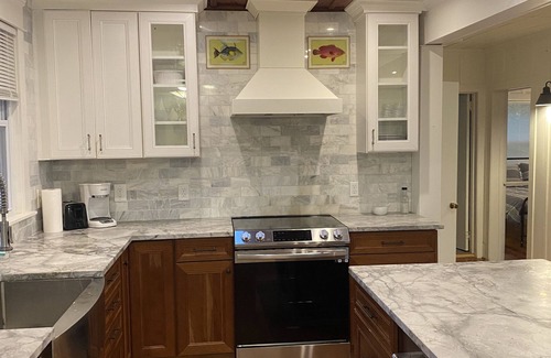 Chapel Hill Cabaña | Cosy In Town Cottage in the Forest