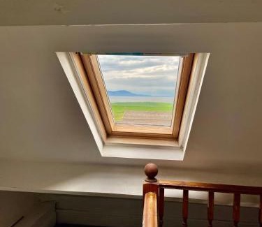 Maryport Apartamento | Cosy Loft Apartment with Sea Views Above Village Pub The Stag Inn Crosby Maryport