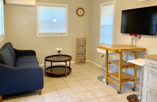 Southgate Cabina | Acogedora cabaña de madera cerca del centro y de las playas