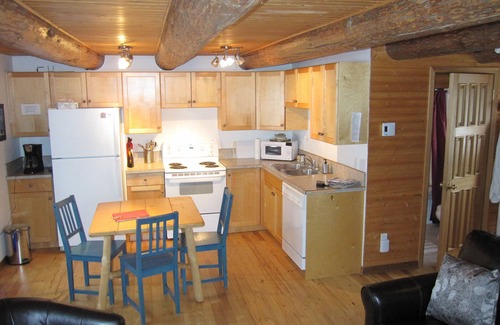 Revelstoke Cabina | Acogedora cabaña de troncos en una ubicación tranquila