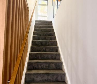 Johnsonville Casa | Cosy Luxe -Modern 3 bedroom home in Johnsonville