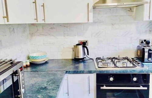 Whitefield Casa | Cosy Manchester Home|Free Wi-fi & Parking