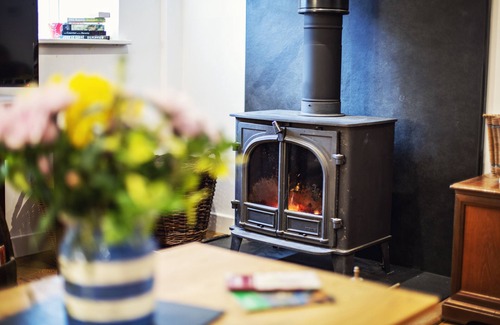 Gwehelog Otro | Cosy peaceful cottage in our lovely 17th century Welsh farmyard