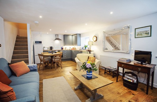 Gwehelog Otro | Cosy peaceful cottage in our lovely 17th century Welsh farmyard