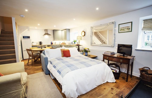 Gwehelog Otro | Cosy peaceful cottage in our lovely 17th century Welsh farmyard
