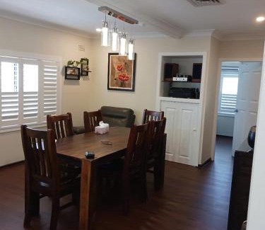 Mt Pritchard Casa | Cosy place with a nice garden