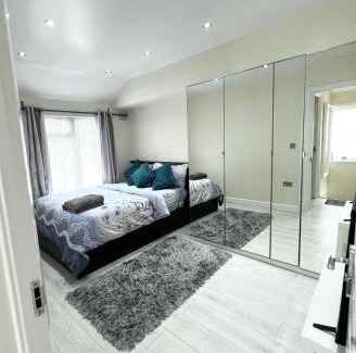 The Wrythe Apartamento | Cosy private flat in London, Contractors Free Parking on premise