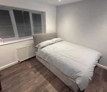 Crawley Casa | Cosy rooms near Gatwick Airport