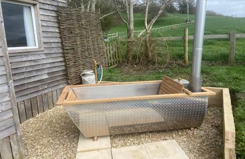 Shaftesbury Casa | Cosy Rural Lodge at Goldhill Glamping - Sleeps 4