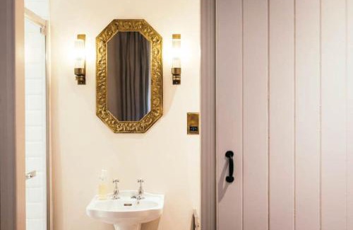 Bailliesmill Casa | Cosy Rustic Cottages for Large Groups