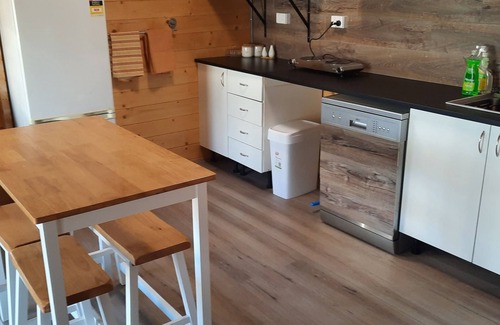 Maryborough Cabina | Cosy Studio Cabin at 94 Churchill Street, Maryborough QLD (Dog Friendly only)