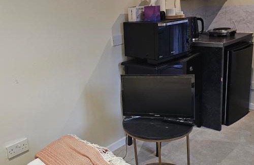South Ockendon Apartamento | Cosy Studio Getaway - Free Parking & Central Links