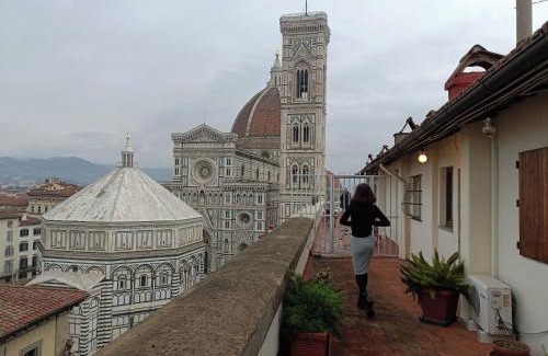 Duomo Apartamento | Cosy Suite David with Dome View lift & AC
