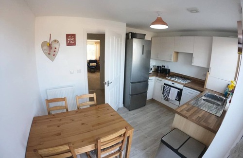 Pont Yates Casa | Cosy townhouse near Kidwelly (Free Wifi)