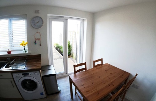 Pont Yates Casa | Cosy townhouse near Kidwelly (Free Wifi)