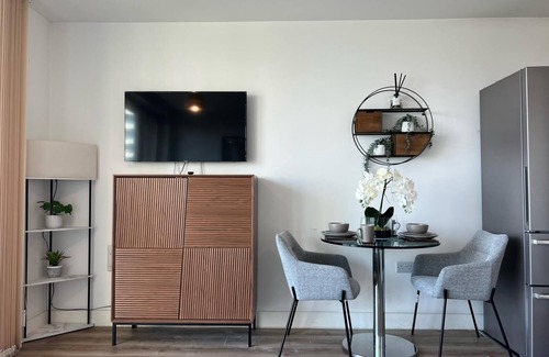Bromley South Apartamento | Cosy Urban Retreat in Bow - A stones throw from Bromley-By-Bow station!