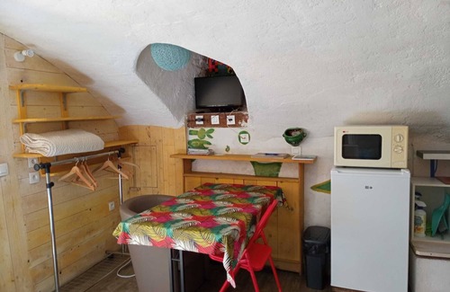 Yzeron Apartamento | Estudio-Habitación con desagüe-Vista al patio