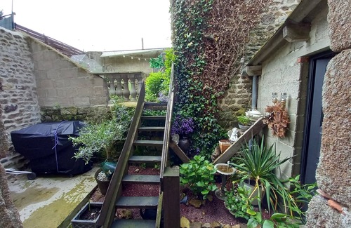 Juvigny-Val-d'Andaine Casa | Cosy village gite in Sept-Forges Normandy central for lots of local attractions.