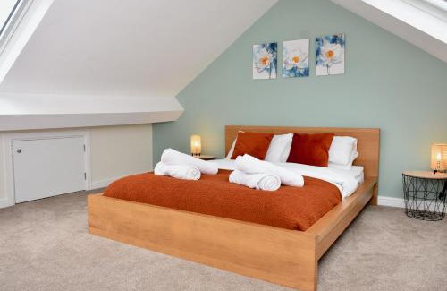 Longford Casa | Cosy yet spacious, 3BR, Parking, Village Location