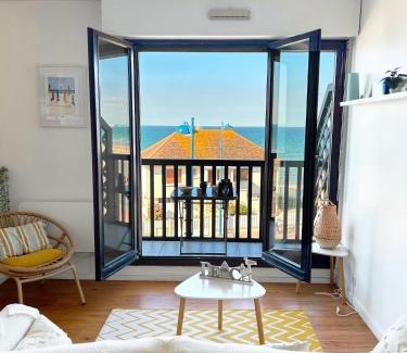 Villers-sur-Mer Apartamento | Cote et Mer Superbe appartement Front de Mer WIFI & PARKING