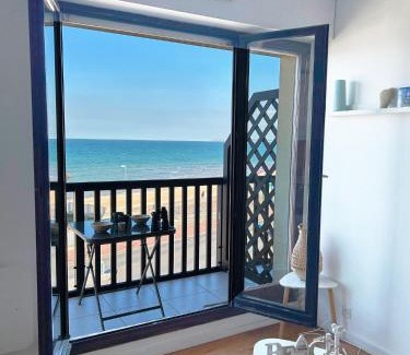 Villers-sur-Mer Apartamento | Cote et Mer Superbe appartement Front de Mer WIFI & PARKING