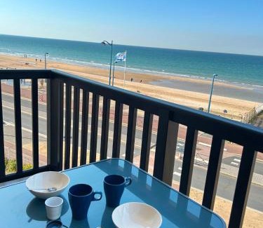 Villers-sur-Mer Apartamento | Cote et Mer Superbe appartement Front de Mer WIFI & PARKING
