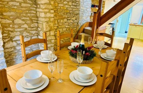 Chipping Norton Casa | Cotswold Home over 4 floors - perfect for Families Friends Contractors