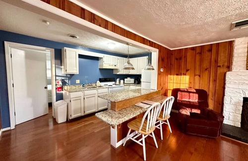 Nancy Cabina | Cottage 4- Lee’s Ford Marina