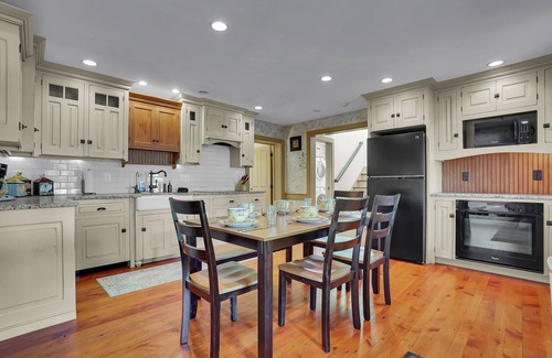 Mount Joy Casa | Cottage at High Cross Farms | Front Porch