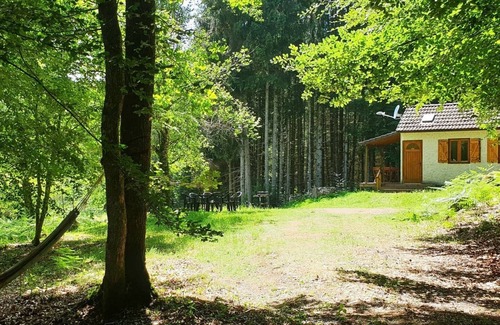 Saint-Martin-du-Puy Cabaña | Cottage at Lac de Chaumeçon with private pond