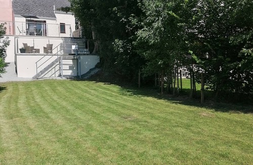 Abercych Cabaña | Cottage by the river with fishing.