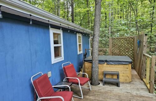 Lynn Casa | Cottage by the lakeshore with a private hot tub