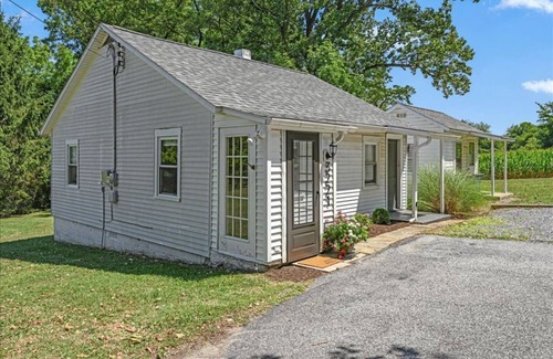 Parkesburg Casa | Cottage By The Pines
