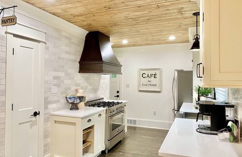 McDonough Casa | Cottage by the Square