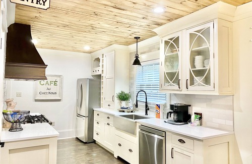 McDonough Casa | Cottage by the Square